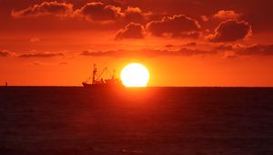 Preview wallpaper ship, sunset, sea, horizon, sun