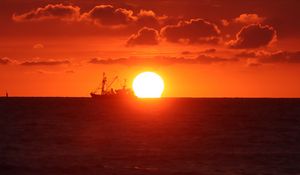 Preview wallpaper ship, sunset, sea, horizon, sun