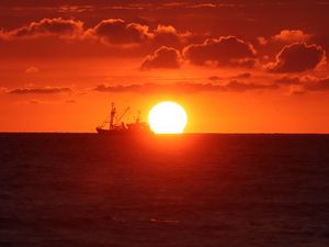 Preview wallpaper ship, sunset, sea, horizon, sun