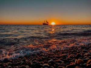 Preview wallpaper ship, sunset, spray, shore