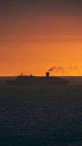 Preview wallpaper ship, swimming, sunset, horizon