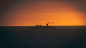 Preview wallpaper ship, swimming, sunset, horizon