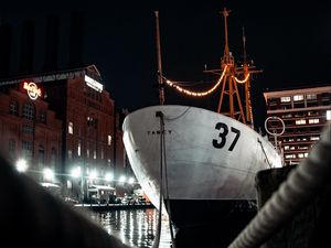 Preview wallpaper ship, water, buildings, lights