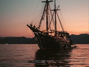 Preview wallpaper ship, water, waves, sunset