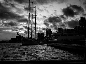 Preview wallpaper ships, port, bw, dark