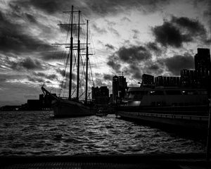 Preview wallpaper ships, port, bw, dark