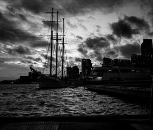 Preview wallpaper ships, port, bw, dark