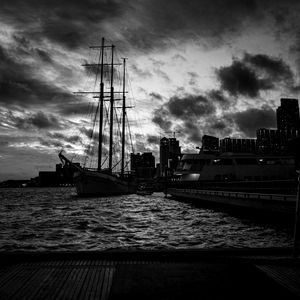 Preview wallpaper ships, port, bw, dark