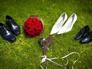 Preview wallpaper shoes, boots, bouquet, heart