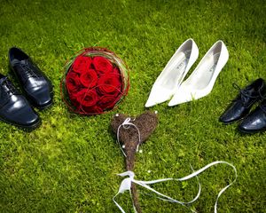 Preview wallpaper shoes, boots, bouquet, heart