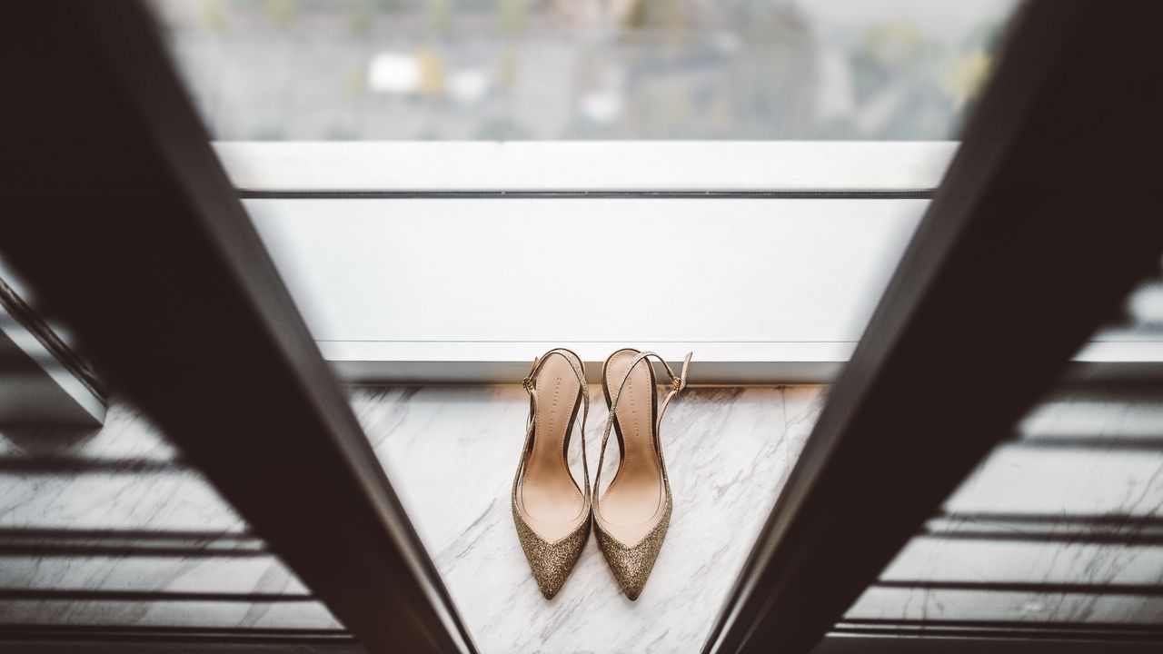 Wallpaper shoes, golden, window