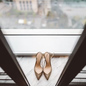 Preview wallpaper shoes, golden, window