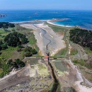 Preview wallpaper shore, river, house, aerial view