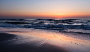 Preview wallpaper shore, sea, waves, horizon, twilight