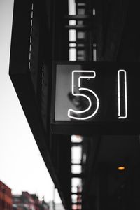 Preview wallpaper sign, number, numbers, street, city