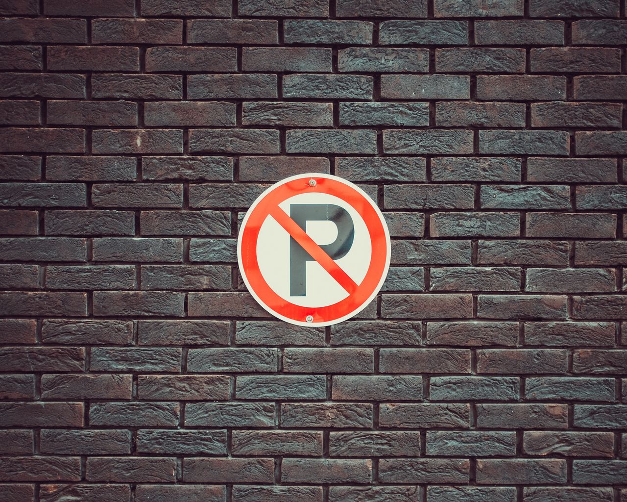 Download wallpaper 1280x1024 sign, parking, wall standard 5:4 hd background