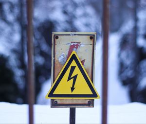 Preview wallpaper sign, voltage, warning