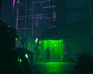 Preview wallpaper silhouette, alone, city, buildings, glow, night, dark