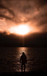 Preview wallpaper silhouette, alone, sea, sunset, dark