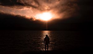 Preview wallpaper silhouette, alone, sea, sunset, dark
