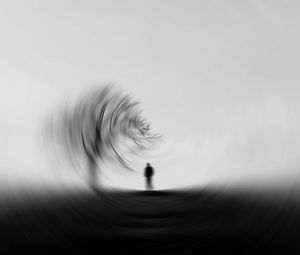 Preview wallpaper silhouette, bw, tree, blur, effect