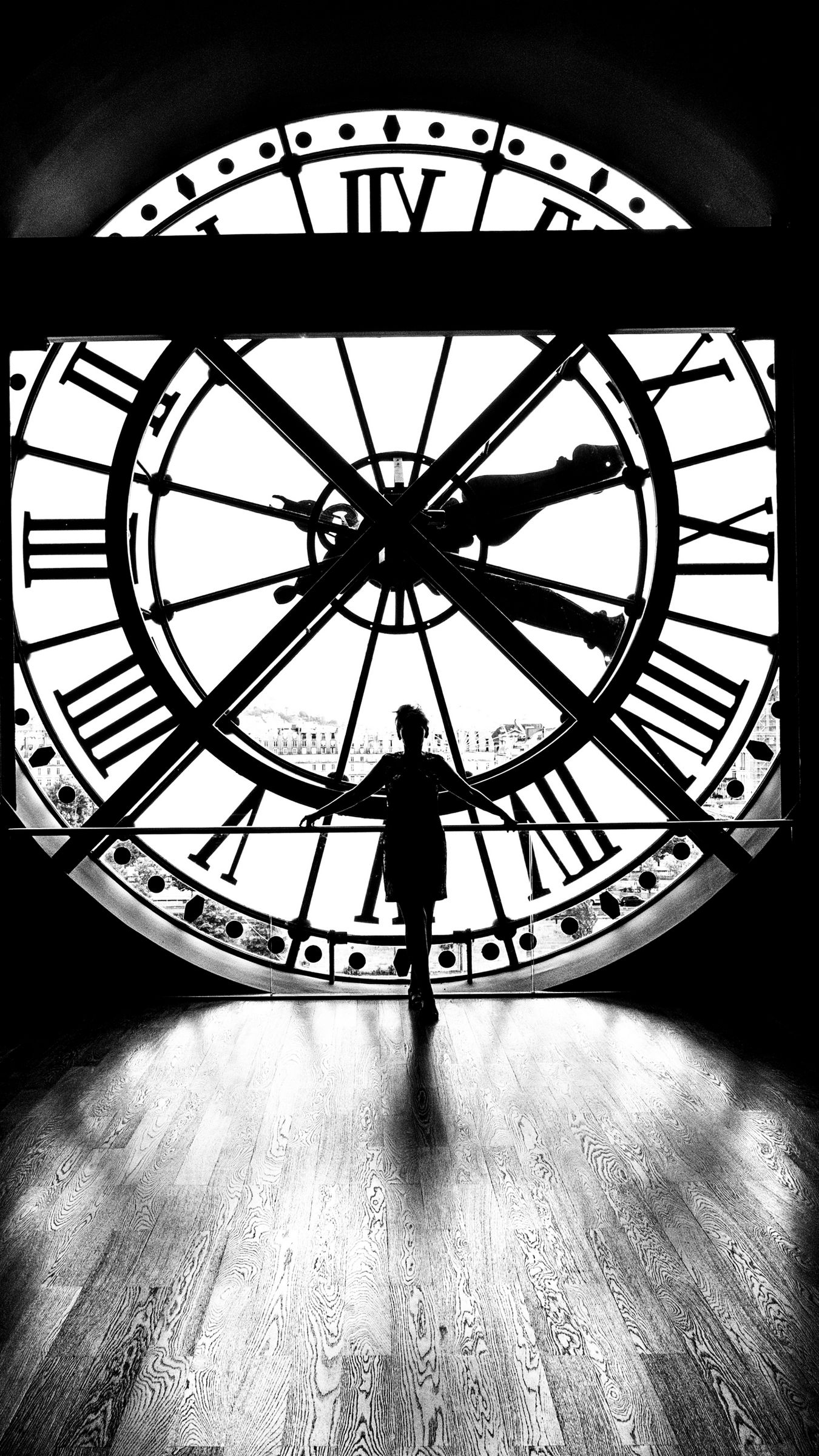 Download wallpaper 1350x2400 silhouette, clock, light, black and white