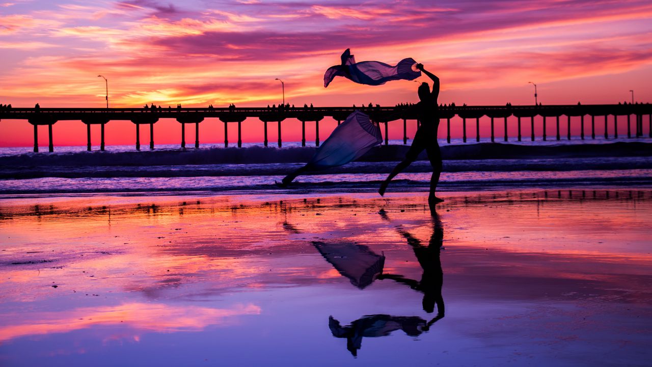 Wallpaper silhouette, dance, sea, pier, sunset