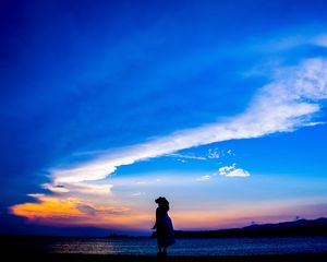 Preview wallpaper silhouette, dark, beach, sea, dusk