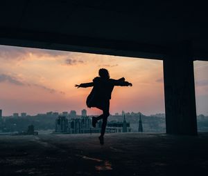 Preview wallpaper silhouette, dark, bounce, twilight, buildings