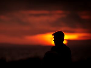 Preview wallpaper silhouette, dark, sunset, twilight, loneliness