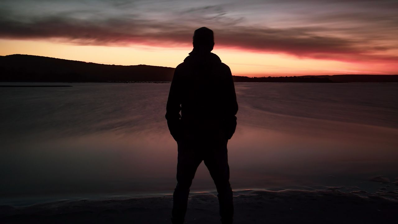 Wallpaper silhouette, dark, twilight, beach, lake, horizon