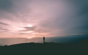 Preview wallpaper silhouette, dark, twilight, cliff, sea, horizon