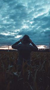 Preview wallpaper silhouette, field, dark, twilight, evening