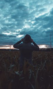 Preview wallpaper silhouette, field, dark, twilight, evening