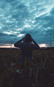 Preview wallpaper silhouette, field, dark, twilight, evening