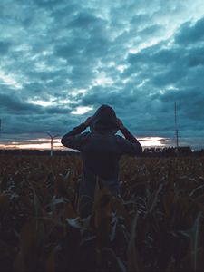 Preview wallpaper silhouette, field, dark, twilight, evening