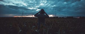 Preview wallpaper silhouette, field, dark, twilight, evening