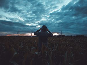 Preview wallpaper silhouette, field, dark, twilight, evening