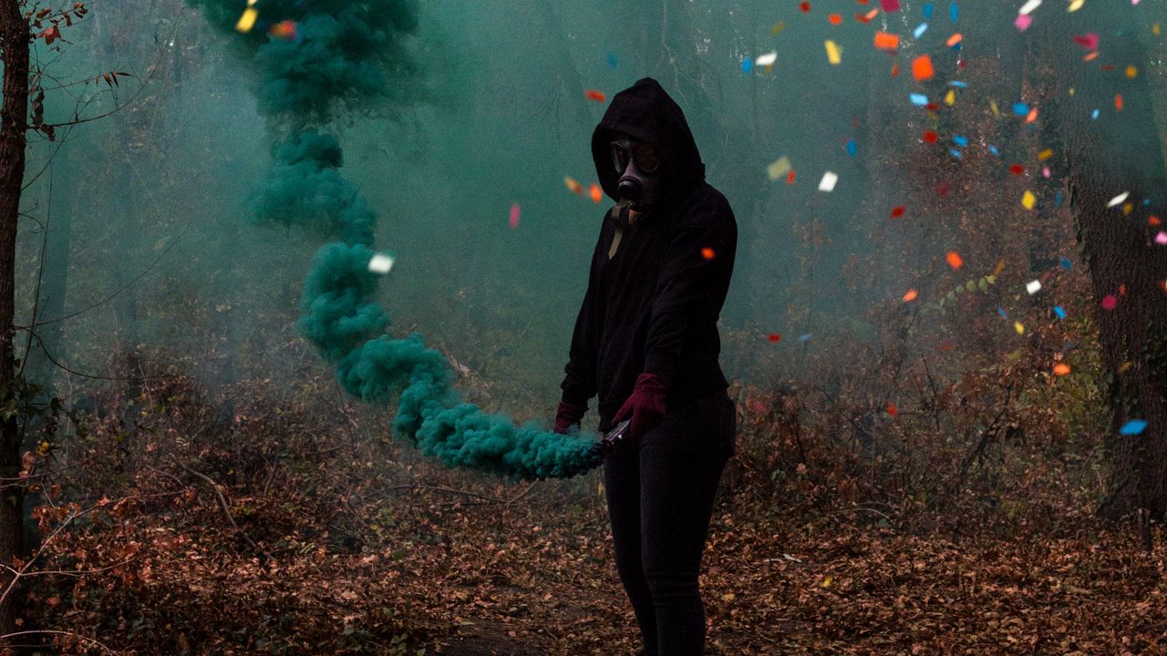 Wallpaper silhouette, gas mask, smoke, clapperboard, colored smoke