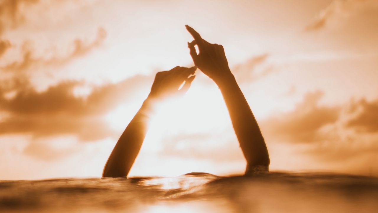 Wallpaper silhouette, hands, water, sun, light, sunset