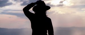 Preview wallpaper silhouette, hat, mountains, dark