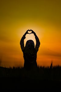 Preview wallpaper silhouette, heart, sunset, girl