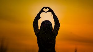 Preview wallpaper silhouette, heart, sunset, girl