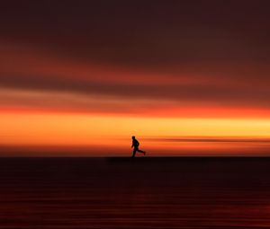 Preview wallpaper silhouette, horizon, running, twilight, sunset, red