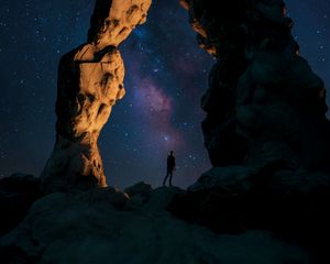 Preview wallpaper silhouette, loneliness, alone, arch, night