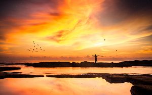Preview wallpaper silhouette, loneliness, freedom, sunset, horizon