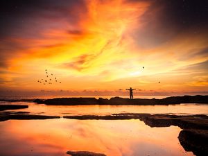 Preview wallpaper silhouette, loneliness, freedom, sunset, horizon