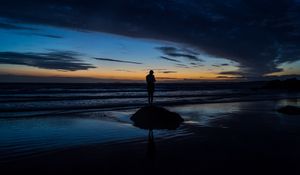 Preview wallpaper silhouette, lonely, loneliness, sunset