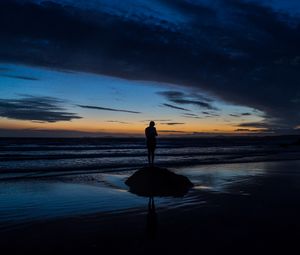 Preview wallpaper silhouette, lonely, loneliness, sunset