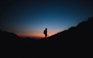 Preview wallpaper silhouette, lonely, mountain, night, travel